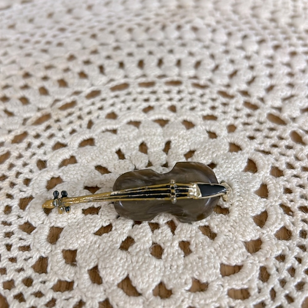 Vintage Mother of Pearl Brooch